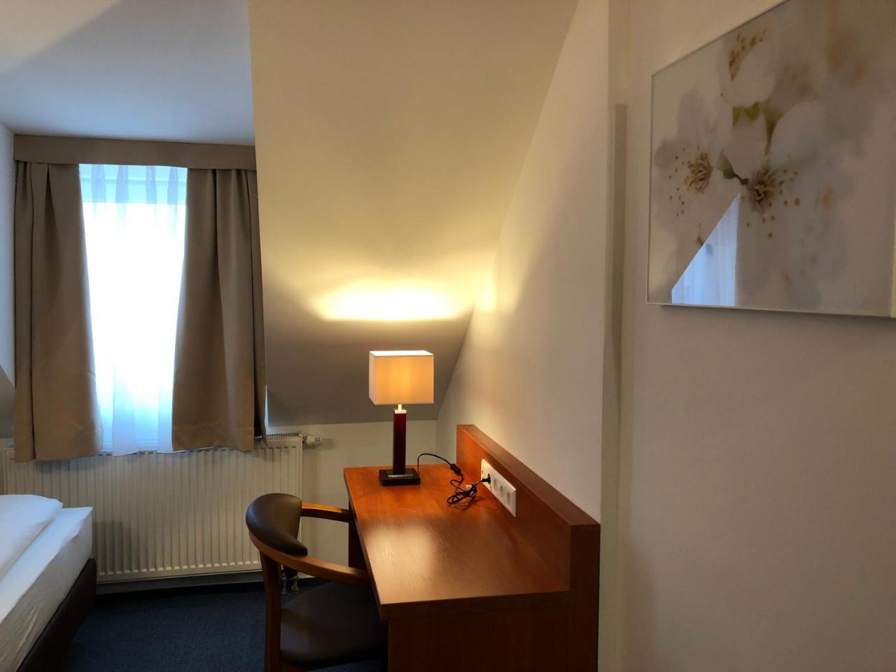 Hotel Mirabell Ерланген Екстериор снимка