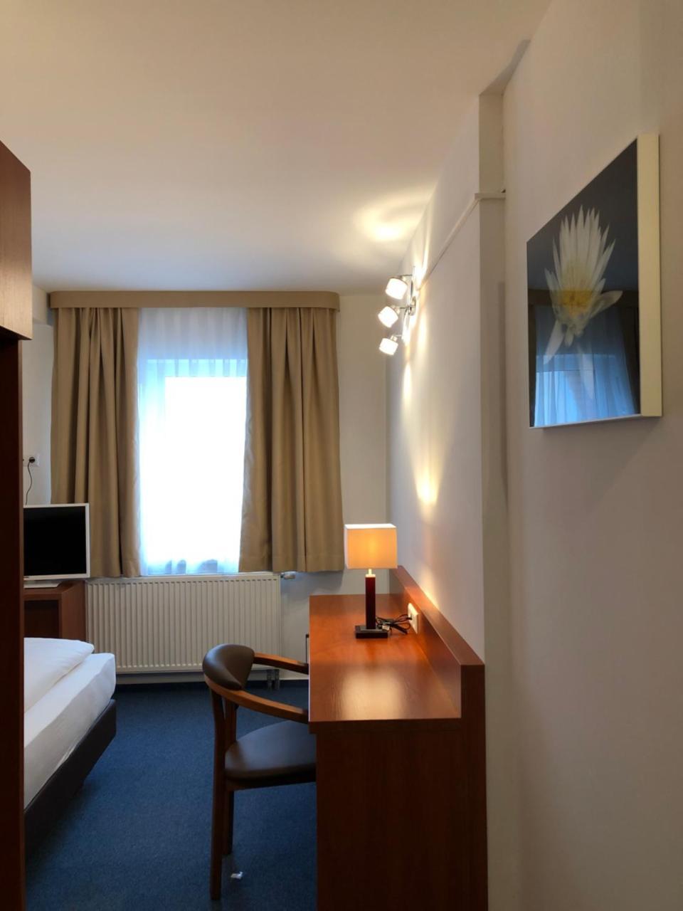 Hotel Mirabell Ерланген Екстериор снимка